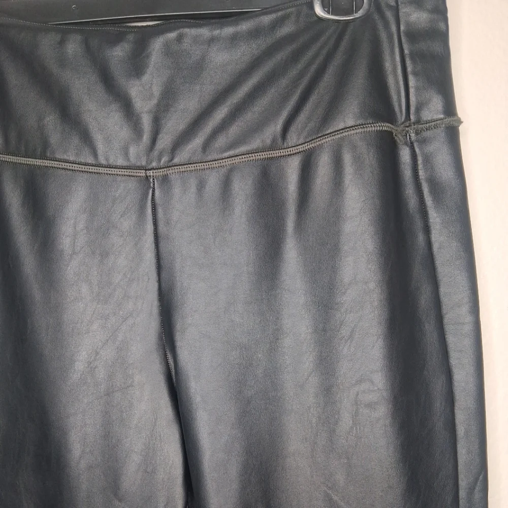 ATHLETA Black Faux Leather Pull On Chic Pants  Leggings Sz Large